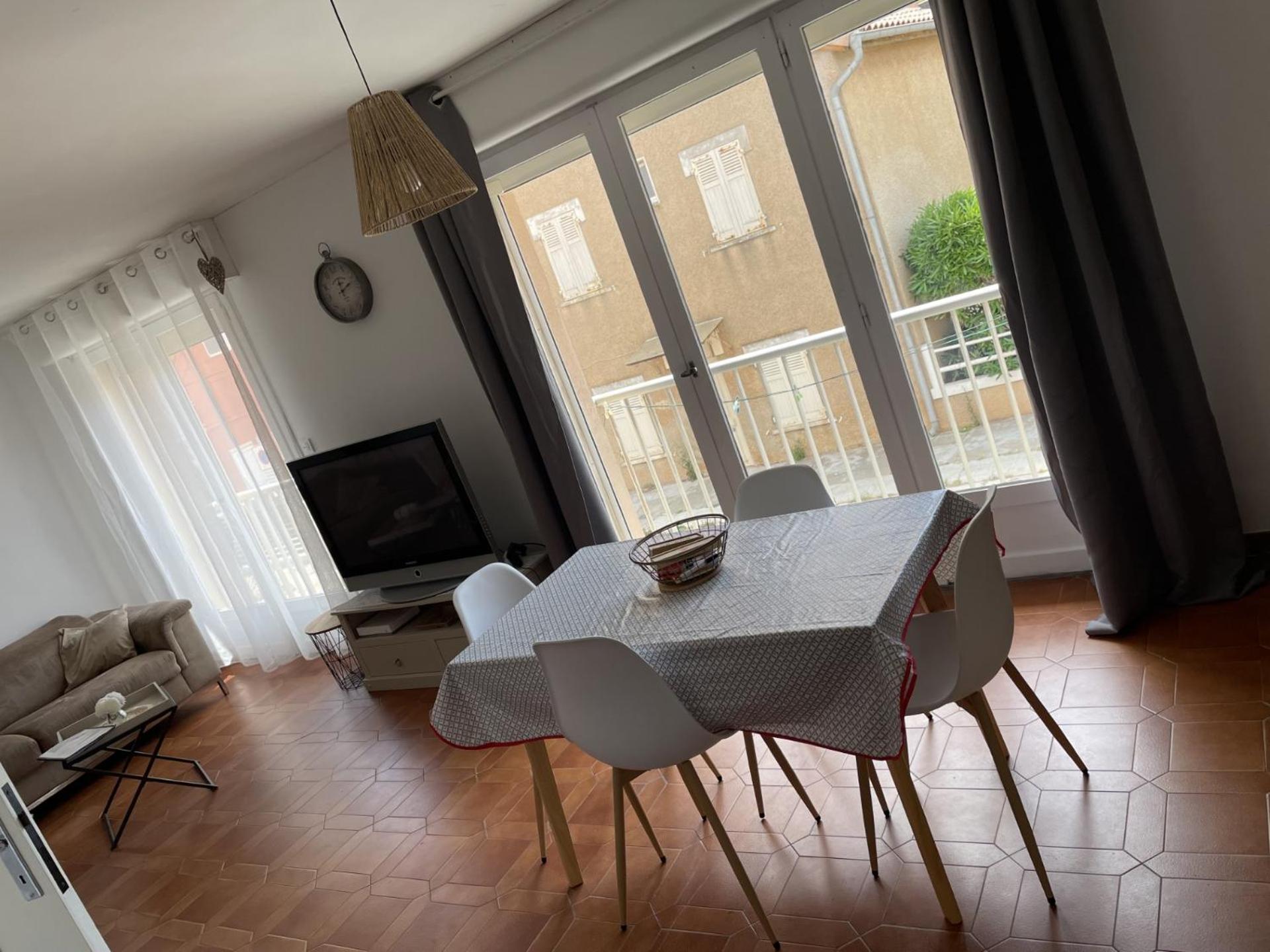 La Coquille - Spacieux 45m2, T2 A 1min De La - Wifi Apartment